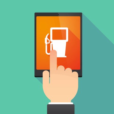 Uzun gölge tablet Pc ile bir benzin istasyonu