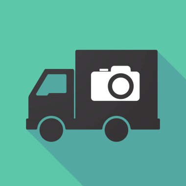 Uzun gölge kamyon ile bir fotoğraf makinesi