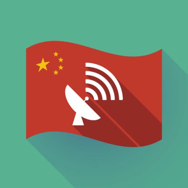 Uzun bir uydu çanağı ile gölge Çin bayrağı