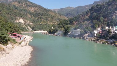 Uttar Pradesh 'in Rishikesh' teki Güzel Sahne, Hindistan. Rishikesh 'teki Ganj nehri Hindu Sagas' ın yeridir..