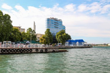 Gezinti güvertesindeki otel. Sivastopol.
