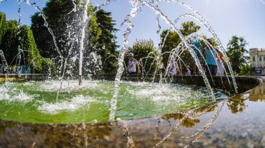 Çeşmenin geniş manzarası. Sivastopol.