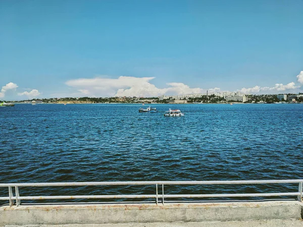 Grafskaya Körfezi 'nde gemiler. Sivastopol.