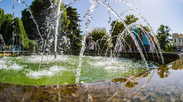Çeşmenin geniş manzarası. Sivastopol.