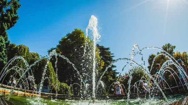 Çeşmenin geniş manzarası. Sivastopol.