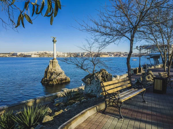 Gezinti güvertesindeki anıt. Sivastopol.