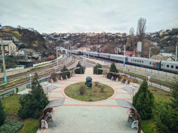 Kare. Tren istasyonunda. Sivastopol.