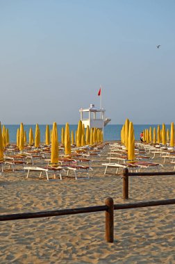 Terk edilmiş, boş bir plaj. Lido di Jesolo İtalya