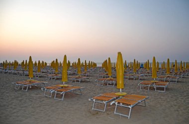 Terk edilmiş, boş bir plaj. Lido di Jesolo İtalya