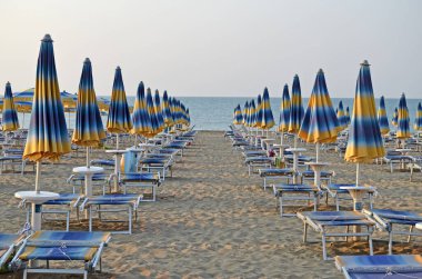 Terk edilmiş, boş bir plaj. Lido di Jesolo İtalya