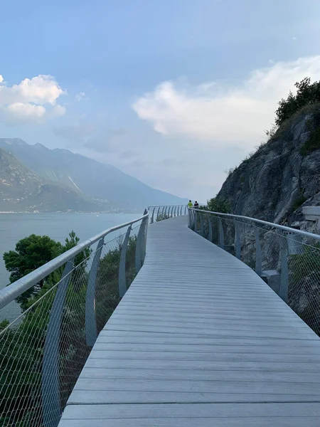 加尔达湖上方的梯田自行车道 Ciclopista Del Garda Limone Sul Garda 意大利 — 图库照片