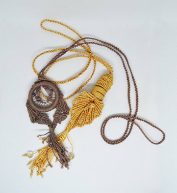 Macrame mücevherleri. El yapımı boyun kolyeleri. Evde ne yapılır?