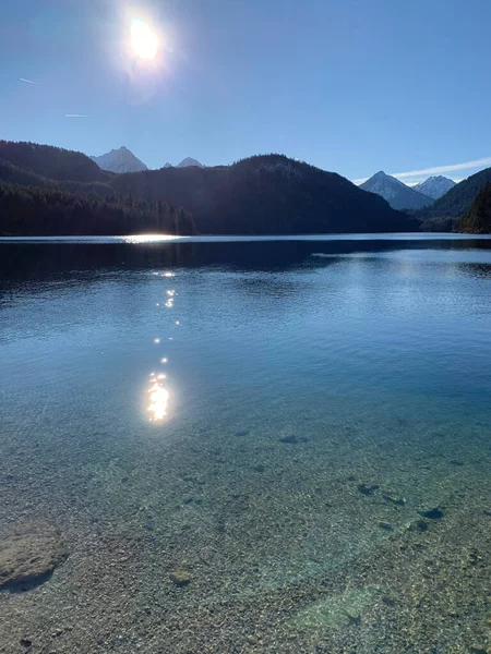 Vue Imprenable Sur Lac Alpsee Par Une Journée Ensoleillée Près — Photo