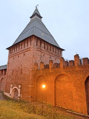 Central Park Kültür ve Dinlenme Merkezi Lopatinsky Bahçesi. Şehir merkezlerinden biri olan Smolensk 'in ortasına park et.