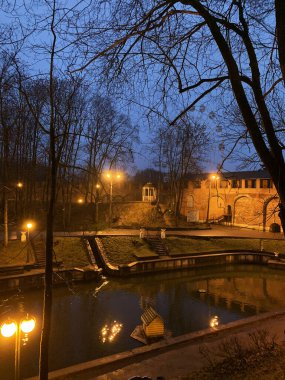 Central Park Kültür ve Dinlenme Merkezi Lopatinsky Bahçesi. Şehir merkezlerinden biri olan Smolensk 'in ortasına park et.
