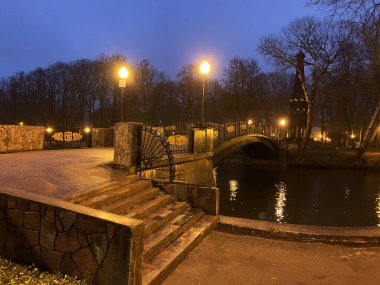 Central Park Kültür ve Dinlenme Merkezi Lopatinsky Bahçesi. Şehir merkezlerinden biri olan Smolensk 'in ortasına park et.