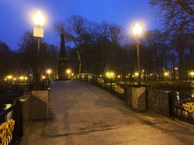 Central Park Kültür ve Dinlenme Merkezi Lopatinsky Bahçesi. Şehir merkezlerinden biri olan Smolensk 'in ortasına park et.