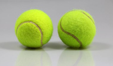Beyaz arka planda Tennisball 