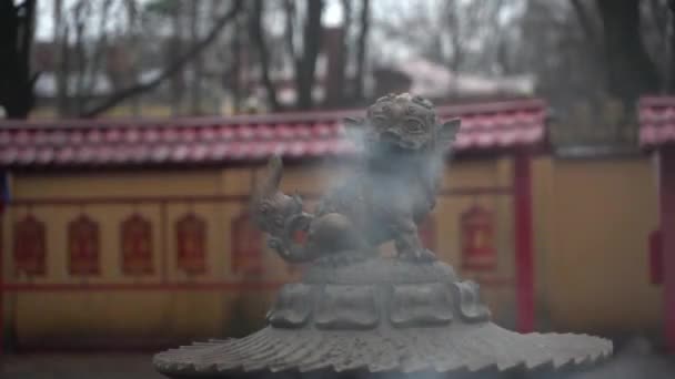 Fumaça Fogão Ritual Escultural Criatura Fumando — Vídeo de Stock