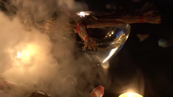 带有神秘烟雾的巫术仪式 — 图库视频影像