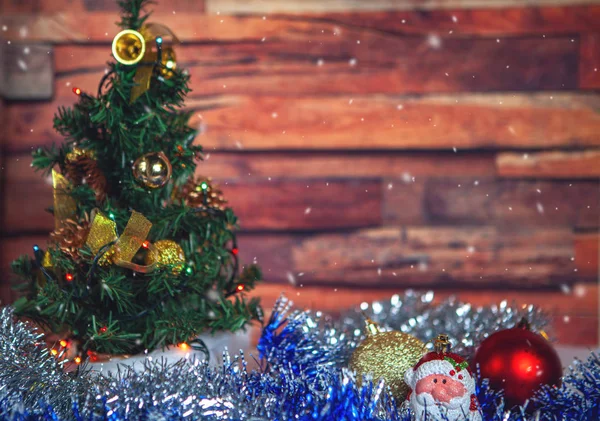 Año Nuevo Abeto Decorado Con Navidad Hermosos Juguetes Con Oropel — Foto de Stock