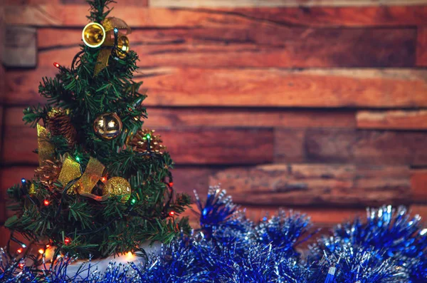 Año Nuevo Abeto Decorado Con Navidad Hermosos Juguetes Con Oropel —  Fotos de Stock