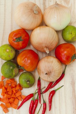 Sebze soğan, biber, limon, havuç, domates Wood gibi