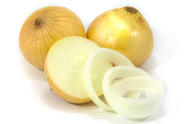 Beyaz arkaplanda soğan yalıtımı.