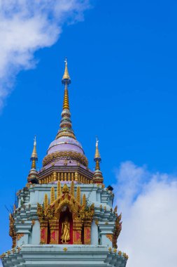 Mavi gökyüzü ile Tay pagoda Kuzey.