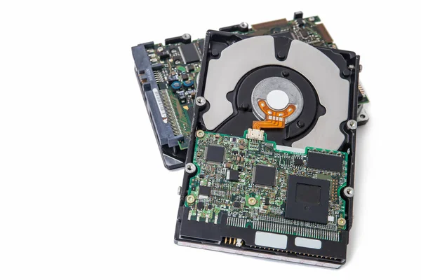 Beyaz arka plan üzerinde Sabit Disk sürücüleri izole.