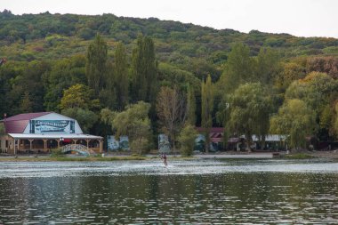 Zheleznovodsk, Mineral Suları, Rusya. Dağlarda göl.