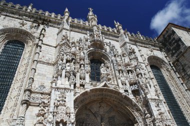 Jeronimos Manastırı, Portekiz 'in Manuelino tarzında Belem şehrinin ünlü Lizbon simgesi.