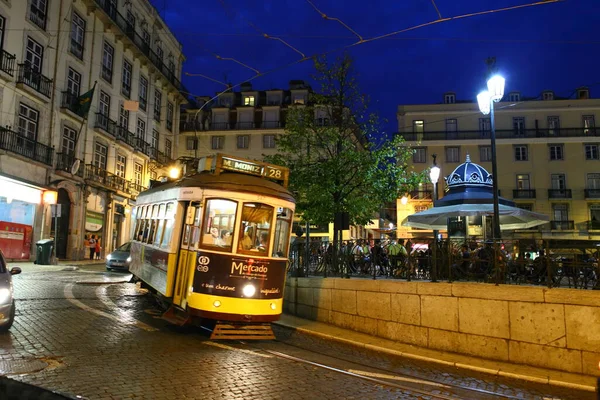 Лиссабон Португалия Сентябрь 2014 Года Mars Moniz Place Tram Night — стоковое фото