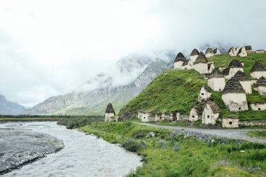 Dargavs, Kuzey Osetya-Alania, Rusya. Kuzey Kafkasya dağlarındaki ölüler şehri, antik nekropolis. Unesco Dünya Mirası.