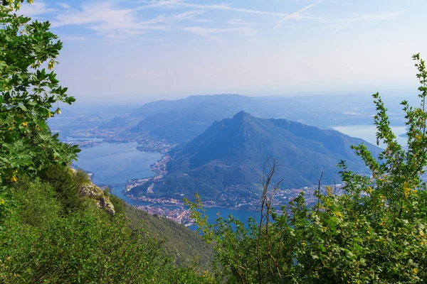 Panorama sur les Alpes italiennes par une journée ensoleillée — Photo