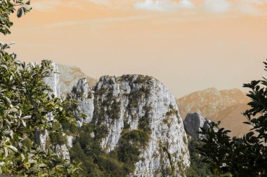 Güneşli bir günde İtalyan Alplerinde Panorama