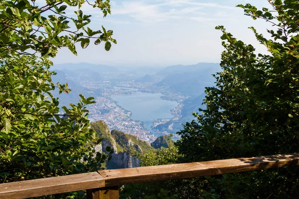 Panorama sur les Alpes italiennes par une journée ensoleillée — Photo