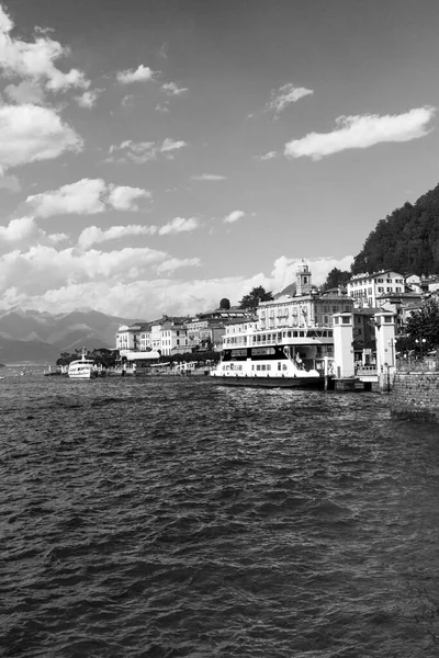 意大利贝拉焦- 2013年8月13日：夏季意大利贝拉焦的科莫湖 — 图库照片