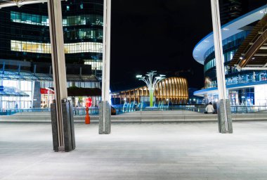 Milan, İtalya - 12 Nisan 2016: Gae Aulenti Meydanı, Milano