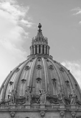 Roma, İtalya - 2 Ocak 2008: Roma Aziz Peter Kubbesi manzarası