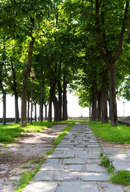 Bergamo, İtalya - 11 Haziran 2013: Güneşli bir günde yüksek şehir Bergamo 'nun açısı