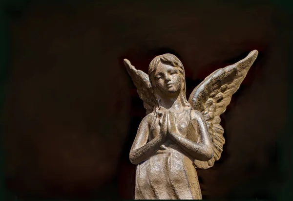 Estátua de anjo orante — Fotografia de Stock
