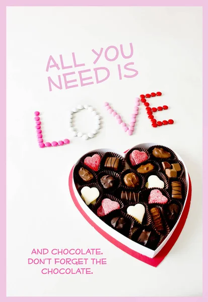 Todo lo que necesitas es amor, y chocolate — Foto de Stock