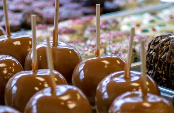 Caramel Apples Trays Sweet Treats Display Candy Shop — Stock Photo, Image