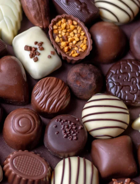 Ett Avliden Sortiment Tjusig Choklad Mjölk Mörk Och Vit Choklad — Stockfoto