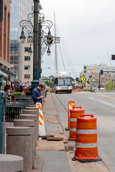 Denver Colorado Usa Ludzie Czekają Transport Publiczny Autobusie Dół Denver — Zdjęcie stockowe