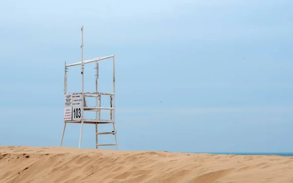 Desolate Life Guard Stand Looks Empty Beach Michigan Usa Locks — Stock Photo, Image
