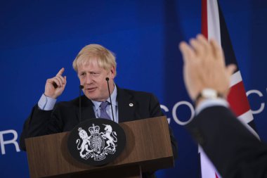 İngiltere Başbakanı Boris Johnson 17 Ekim 2019 'da Brüksel, Belçika' daki Avrupa Birliği Genel Merkezi 'nde düzenlenen bir basın toplantısında bir konuşma yaptı.. 