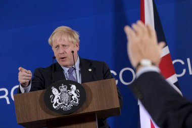 İngiltere Başbakanı Boris Johnson 17 Ekim 2019 'da Brüksel, Belçika' daki Avrupa Birliği Genel Merkezi 'nde düzenlenen bir basın toplantısında bir konuşma yaptı.. 