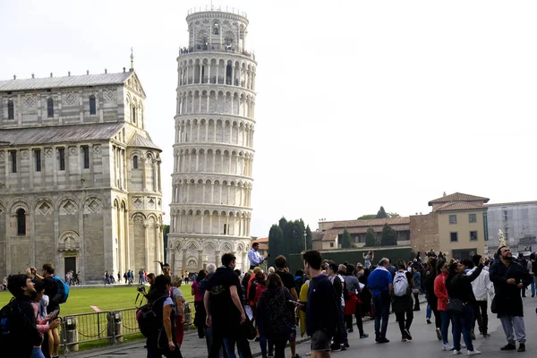 Touristes Posant Prenant Des Photos Tour Penchée Pise Toscane Italie — Photo